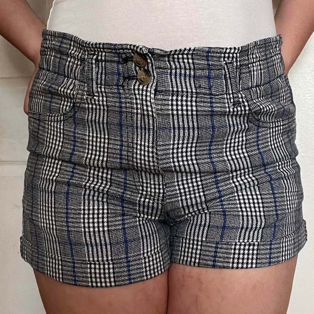 High-waisted houndstooth plaid shorts